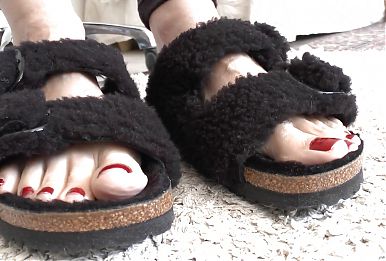 Toe Fetish - Toes Wiggling Black Fur Slippers Part 11